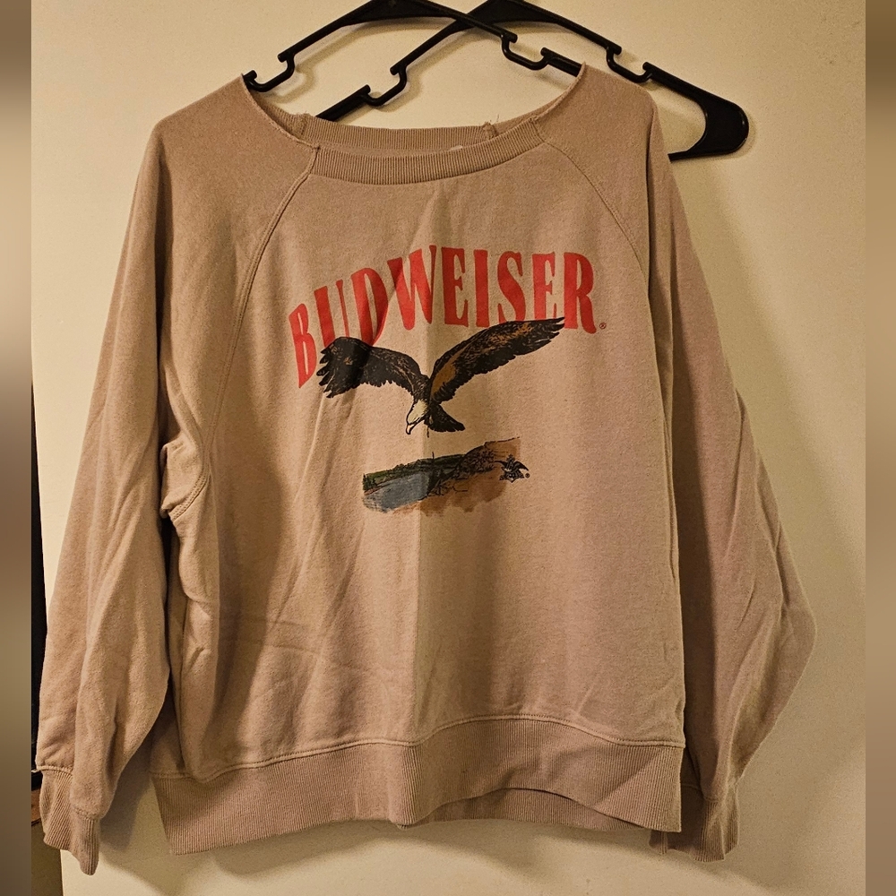 NWOT! Budweiser Beige Sweatshirt with Eagle Graphic - Large